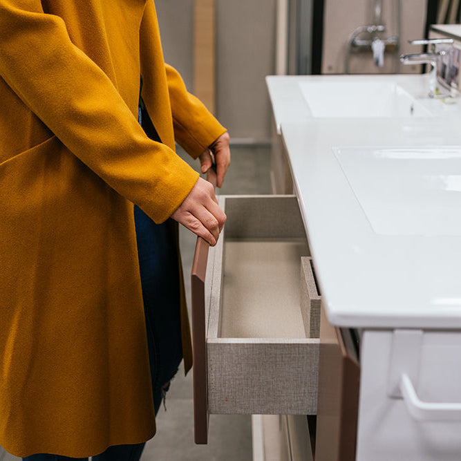 Mobili bagno a terra o sospesi? Guida definitiva per piccoli spazi.