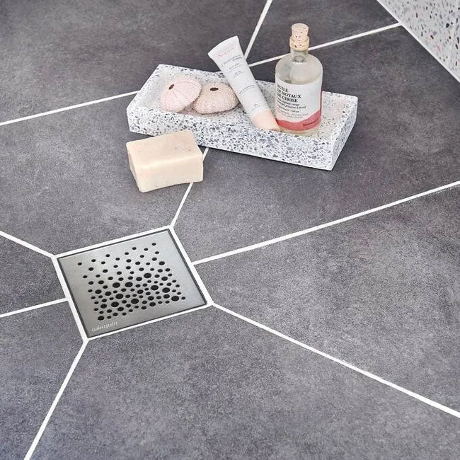 Canalina doccia o piletta centrale: quale scegliere