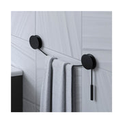 Porta asciugamani a muro in alluminio satinato nero della collezione 'Diabolo' by Cosmic - Corda nera by CeramicStore | Lo specialista del tuo bagno