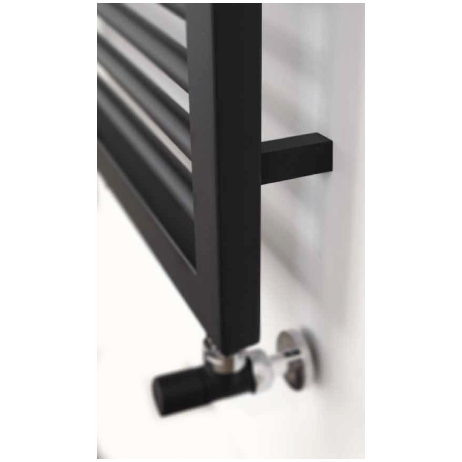 Termoarredo idraulico modello Asti 823x500 dritto - Antracite by CeramicStore | Lo specialista del tuo bagno