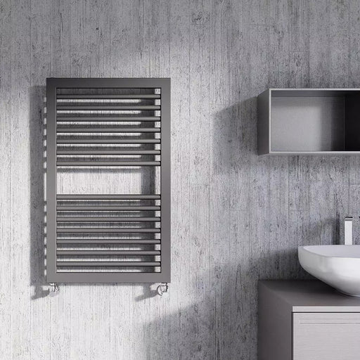 Termoarredo idraulico modello Asti 823x500 dritto - Antracite by CeramicStore | Lo specialista del tuo bagno
