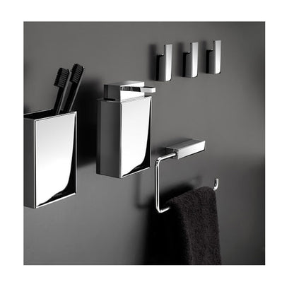 Dispenser sapone a muro in ottone cromato della collezione 'Bath Life' by Cosmic by CeramicStore | Lo specialista del tuo bagno