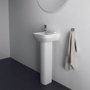 Lavabo sospeso Ideal Standard modello I.life A 30x35 cm foro a sinistra by CeramicStore | Lo specialista del tuo bagno