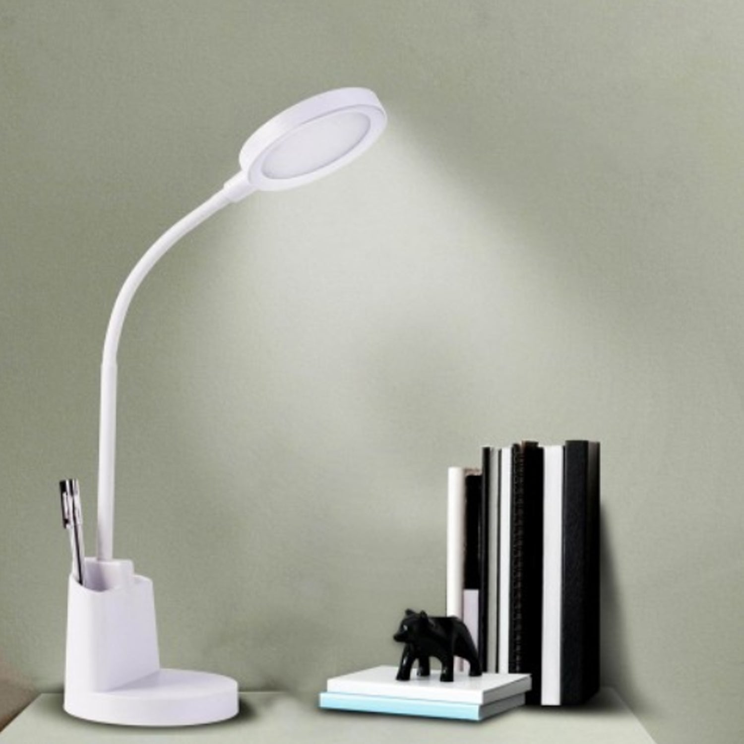 Lampada a Led con braccio regolabile e portapenne integrato - Bianco by CeramicStore | Lo specialista del tuo bagno