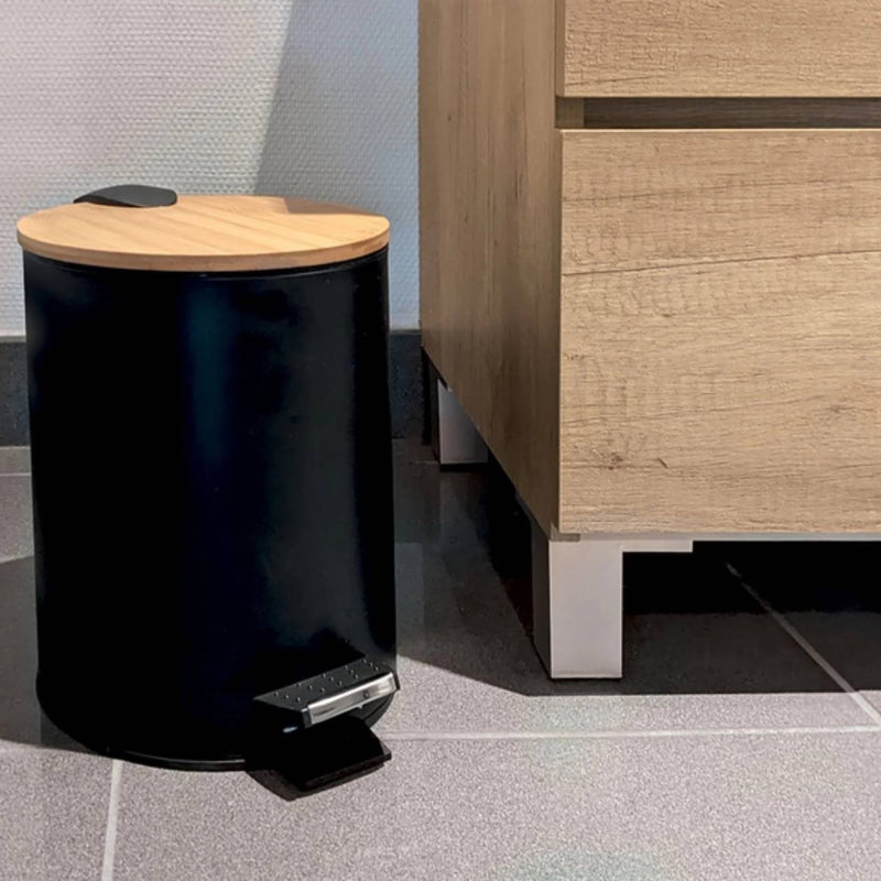 Pattumiera a pedale modello Adonis 5Lt. colore nero by CeramicStore | Lo specialista del tuo bagno