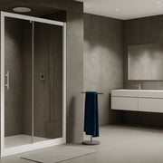 Box doccia ad un anta battente a nicchia 130cm h190 cristallo trasparente e profili bianchi linea Domingo by CeramicStore | Lo specialista del tuo bagno