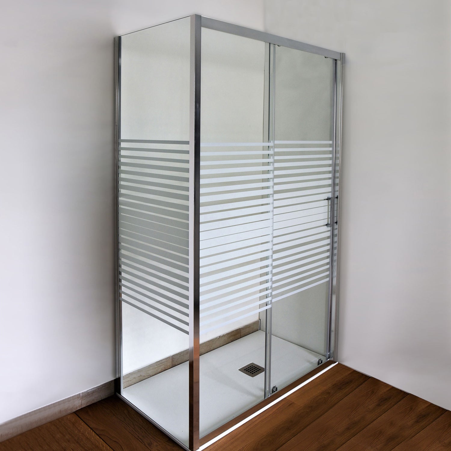 Box doccia Iconic cm 130x80 con porta scorrevole e parete fissa in Vetro anticalcare Smart Clean serigrafato 6 mm by CeramicStore | Lo specialista del tuo bagno