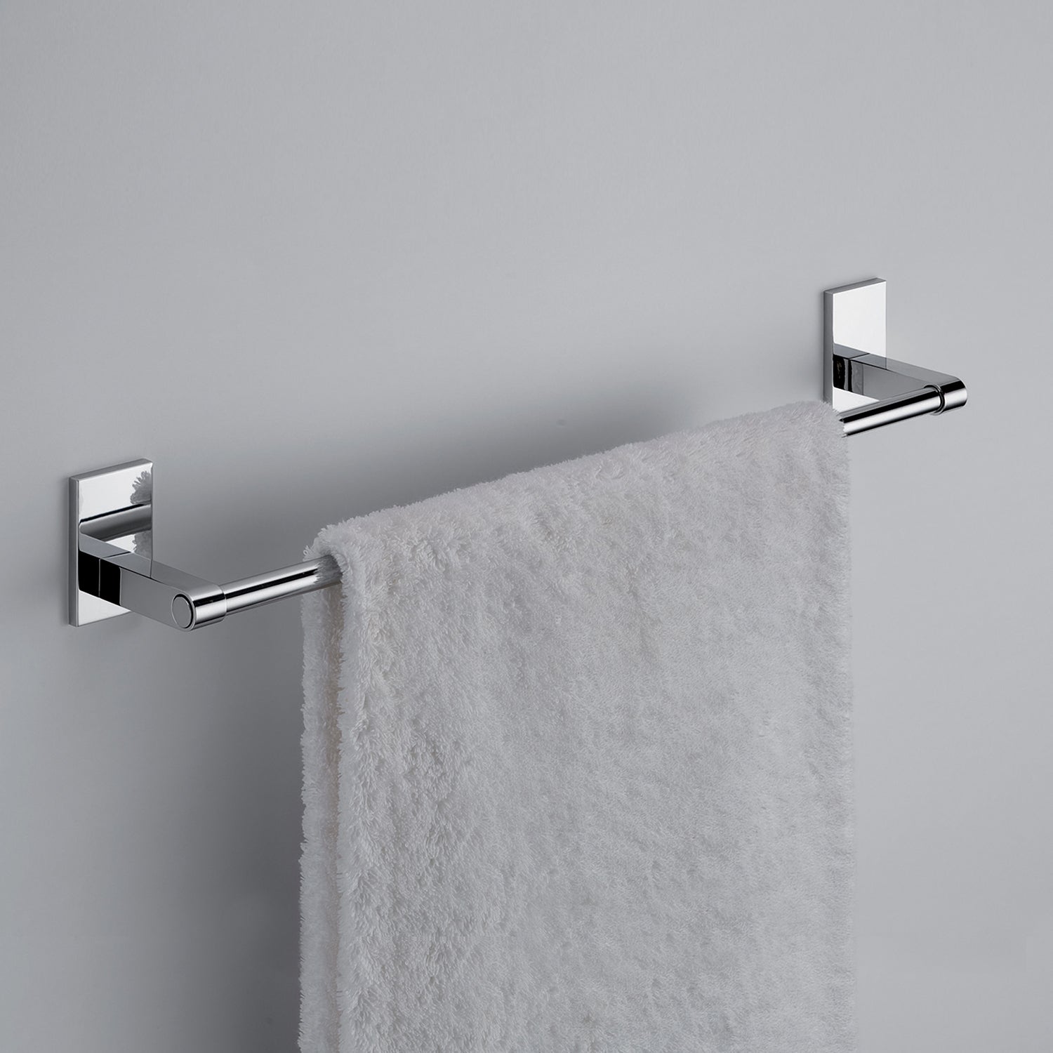 Gedy Portasalviette cm 45 Mod. Maine in acciaio inox e cromall per fissaggio a incollo by CeramicStore | Lo specialista del tuo bagno