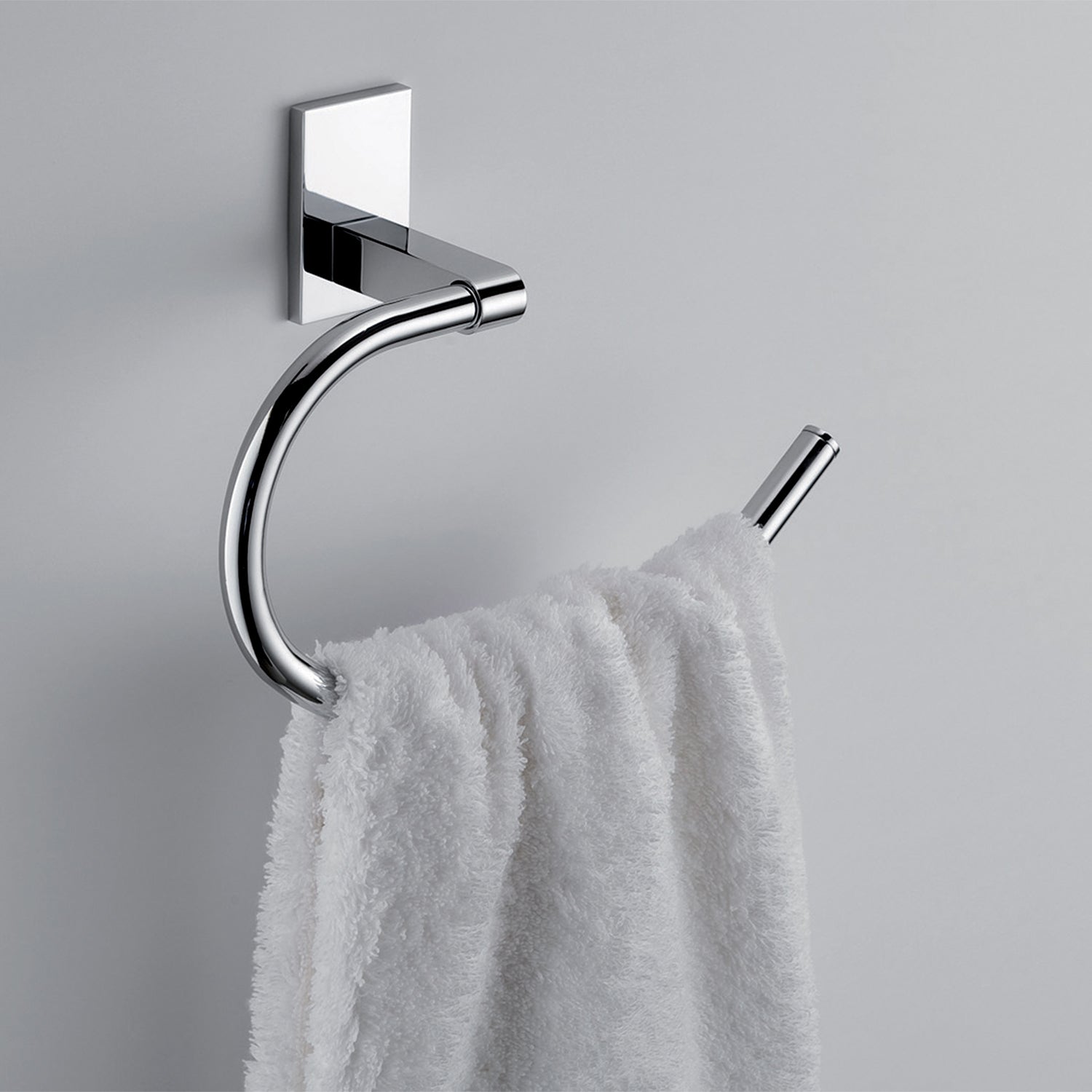 Portasalviette ad anello Gedy Maine in acciaio inox e cromall fissaggio a muro incollo by CeramicStore | Lo specialista del tuo bagno