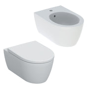 Coppia sanitari sospesi con scarico universale e sedile SoftClose modello Icon di Geberit