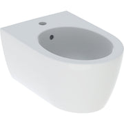 Coppia sanitari sospesi con scarico universale e sedile SoftClose modello Icon di Geberit