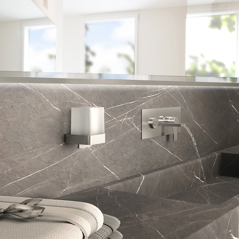 Distributore di sapone quadrato di Gedy modello Giava da 150 ml in vetro e Cromall - Cromato by CeramicStore | Lo specialista del tuo bagno