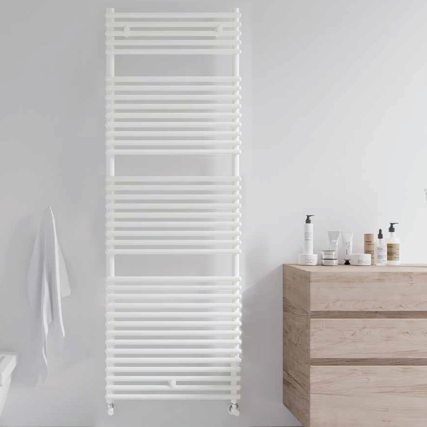 Termoarredo idraulico modello Catania di Lazzarini 1738x500 - Bianco by CeramicStore | Lo specialista del tuo bagno
