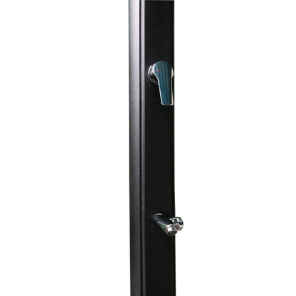 Colonna doccia solare in HDPE nero, con soffione 15 cm e lavapiedi serbatoio 25 litri by CeramicStore | Lo specialista del tuo bagno