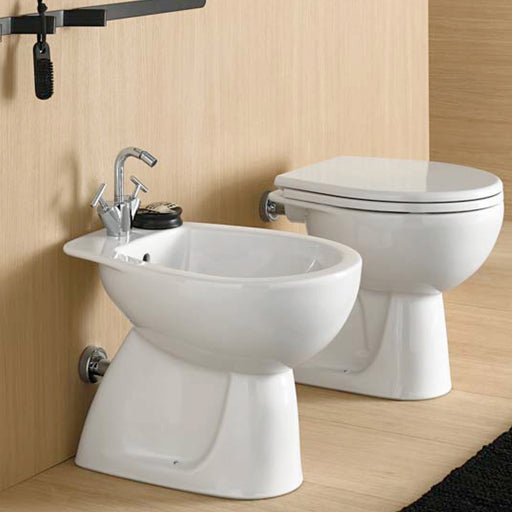 Sanitari distanziati da parete con scarico a parete wc+bidet +sedile softclose Geberit 'ColibrÃ¬ 2' cm 53