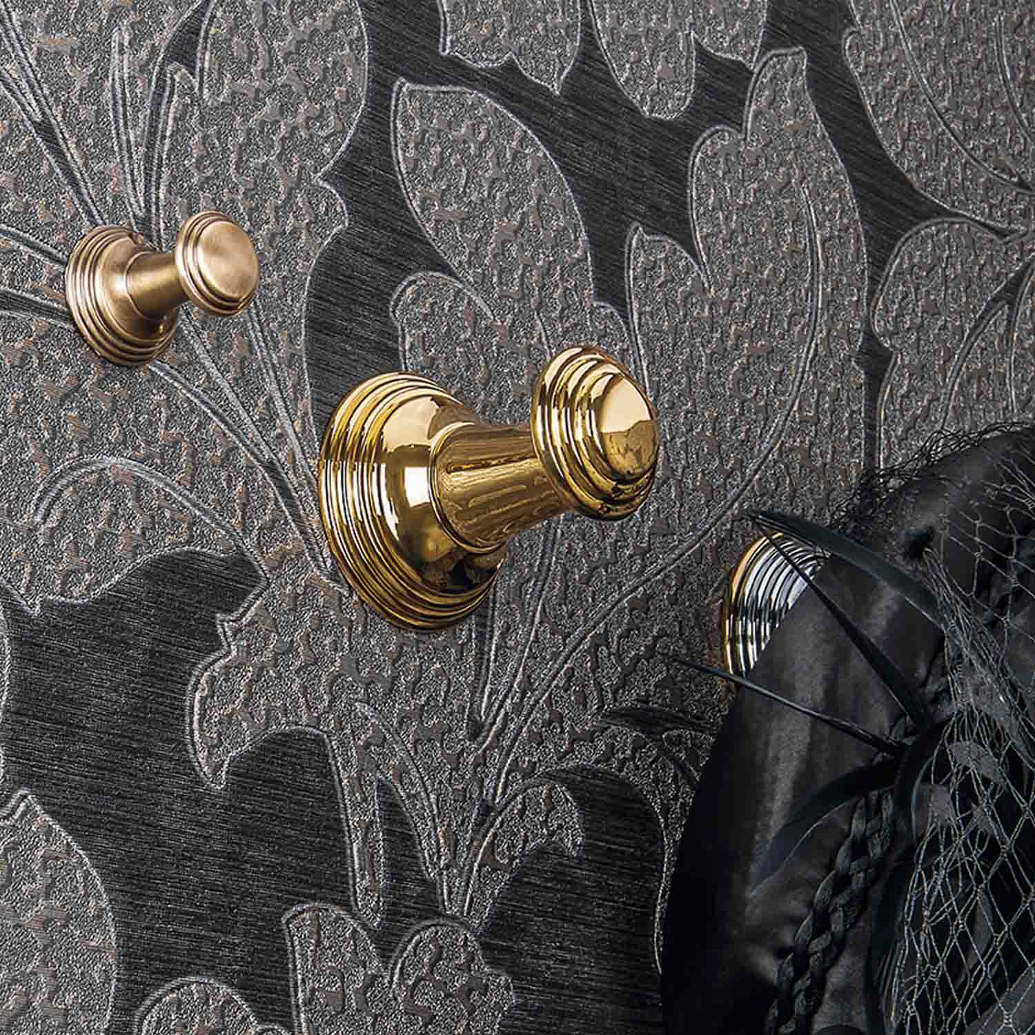 Appenditutto piccolo in ottone cromato collezione Hermitage di Colombo Design by CeramicStore | Lo specialista del tuo bagno