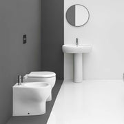 Sanitari a terra filo parete Axa collezione Cinque wc + bidet + sedile soft close