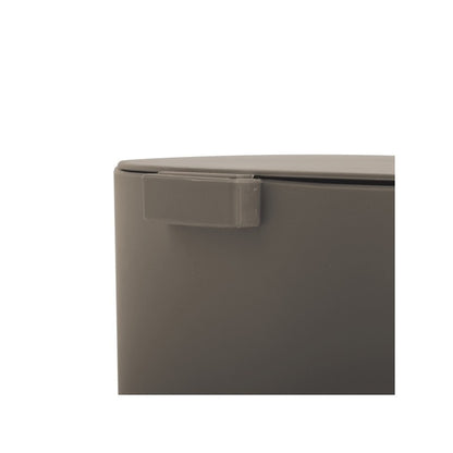 Pattumiera a pedale da 3L modello Osaki in polipropilene - Tortora Opaco by CeramicStore | Lo specialista del tuo bagno