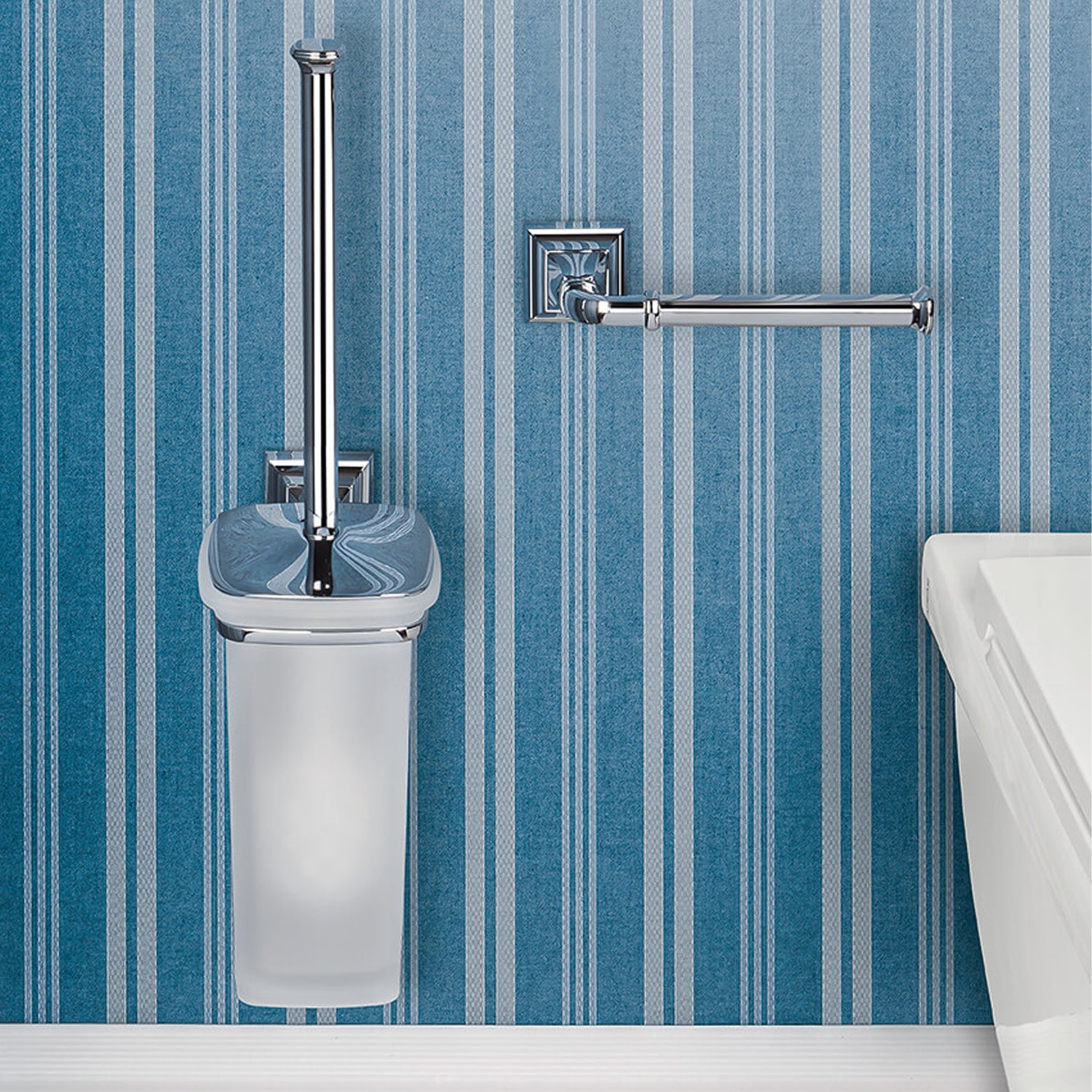 Porta scopino in ottone cromato e vetro collezione Portofino di Colombo Design by CeramicStore | Lo specialista del tuo bagno