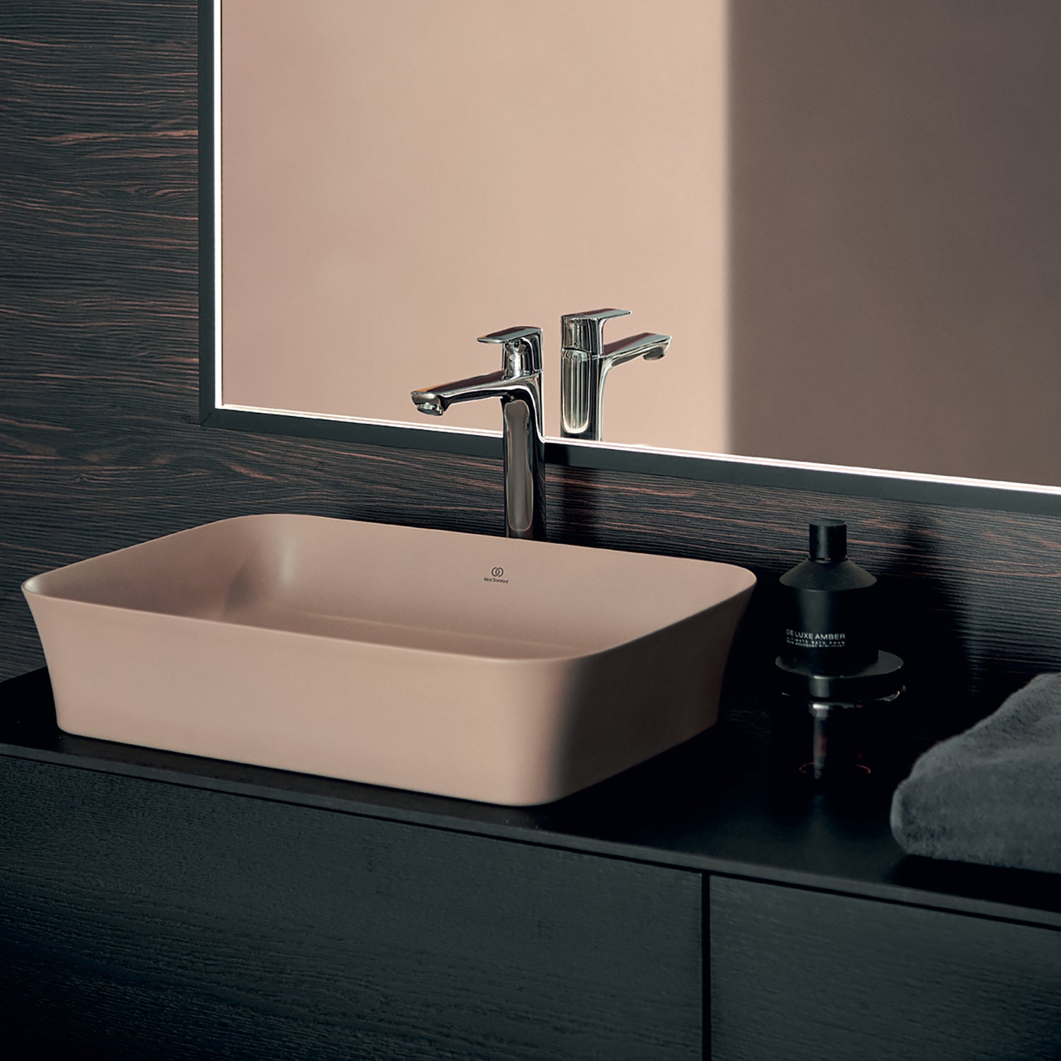 Miscelatore lavabo alto per installazione su piano Ideal Standard con piletta by CeramicStore | Lo specialista del tuo bagno