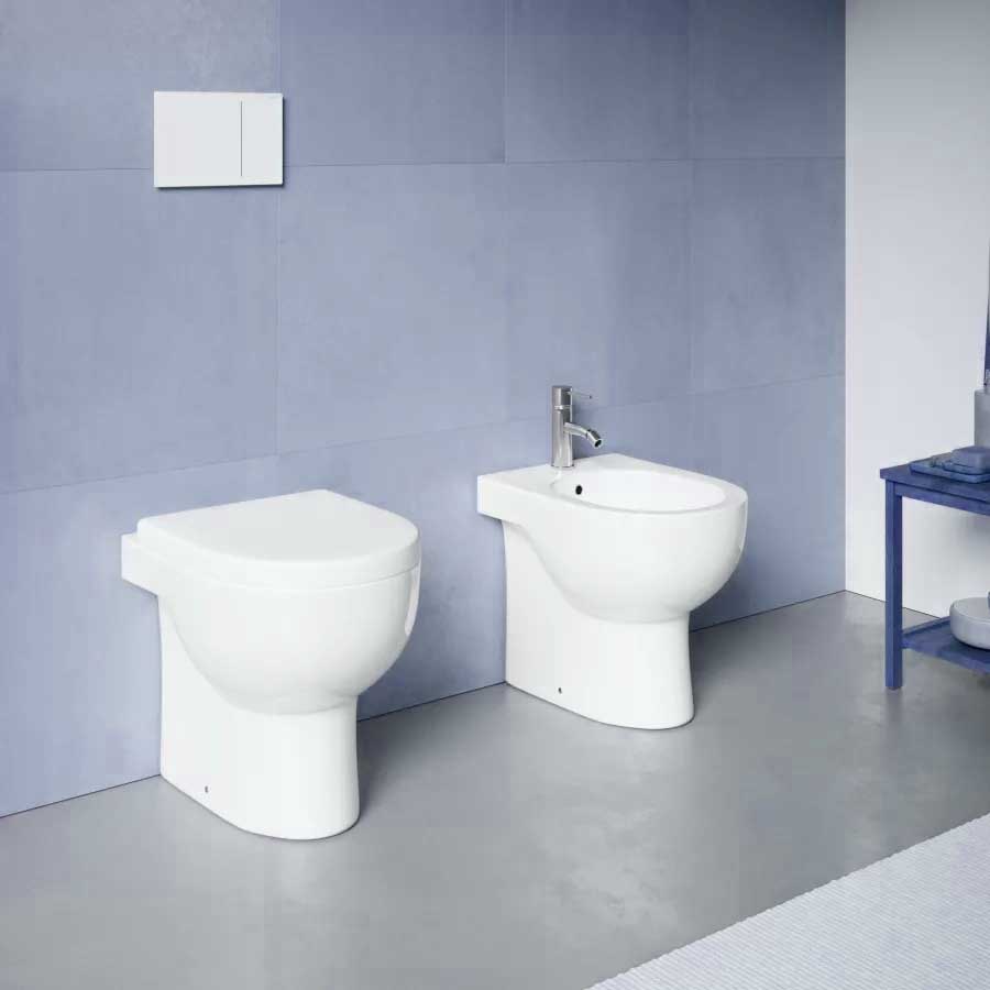 Coppia di sanitari filomuro Claim di Linpha Sanitary cm 37