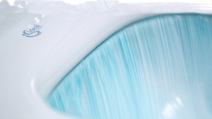 Sanitari filo muro Ideal Standard Tesi Bianco Opaco con scarico traslato e AquaBlade con sedile termoindurente chiusura rallentata
