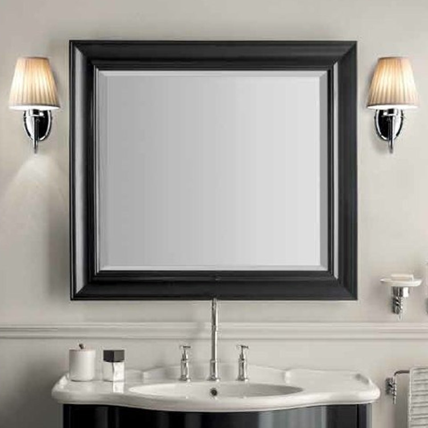 Applique a parete con supporto in metallo cromato cm 15x27,6h collezione Paestum Globo by CeramicStore | Lo specialista del tuo bagno