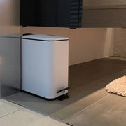 Pattumiera a pedale modello Erik capienza 5 Litri colore bianco opaco by CeramicStore | Lo specialista del tuo bagno