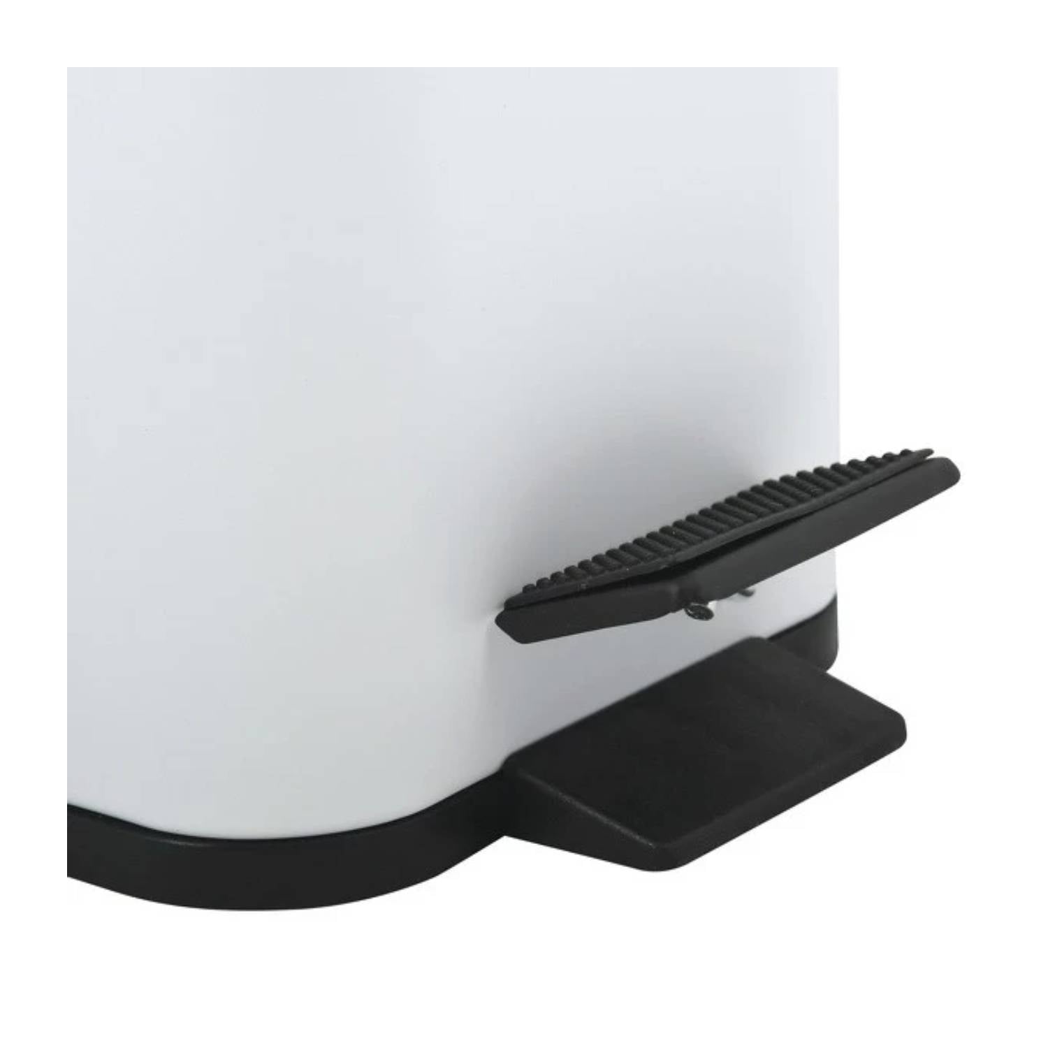 Pattumiera a pedale modello Erik capienza 5 Litri colore bianco opaco by CeramicStore | Lo specialista del tuo bagno