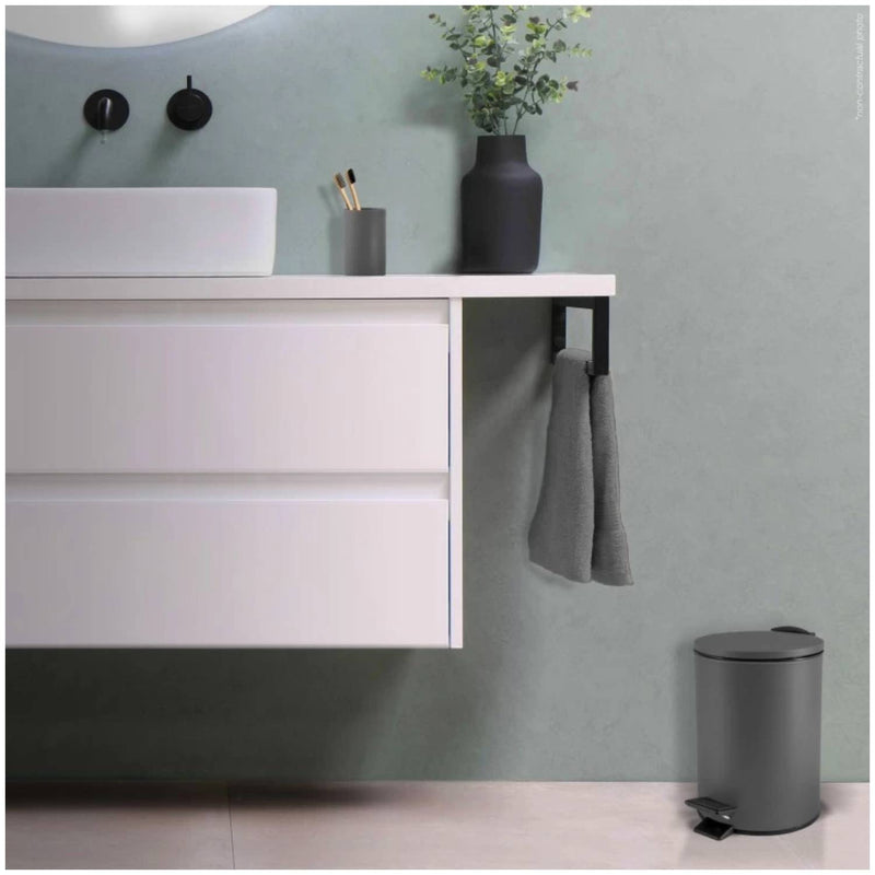 Pattumiera a pedale modello Adelar capienza 3 Litri colore grigio opaco by CeramicStore | Lo specialista del tuo bagno