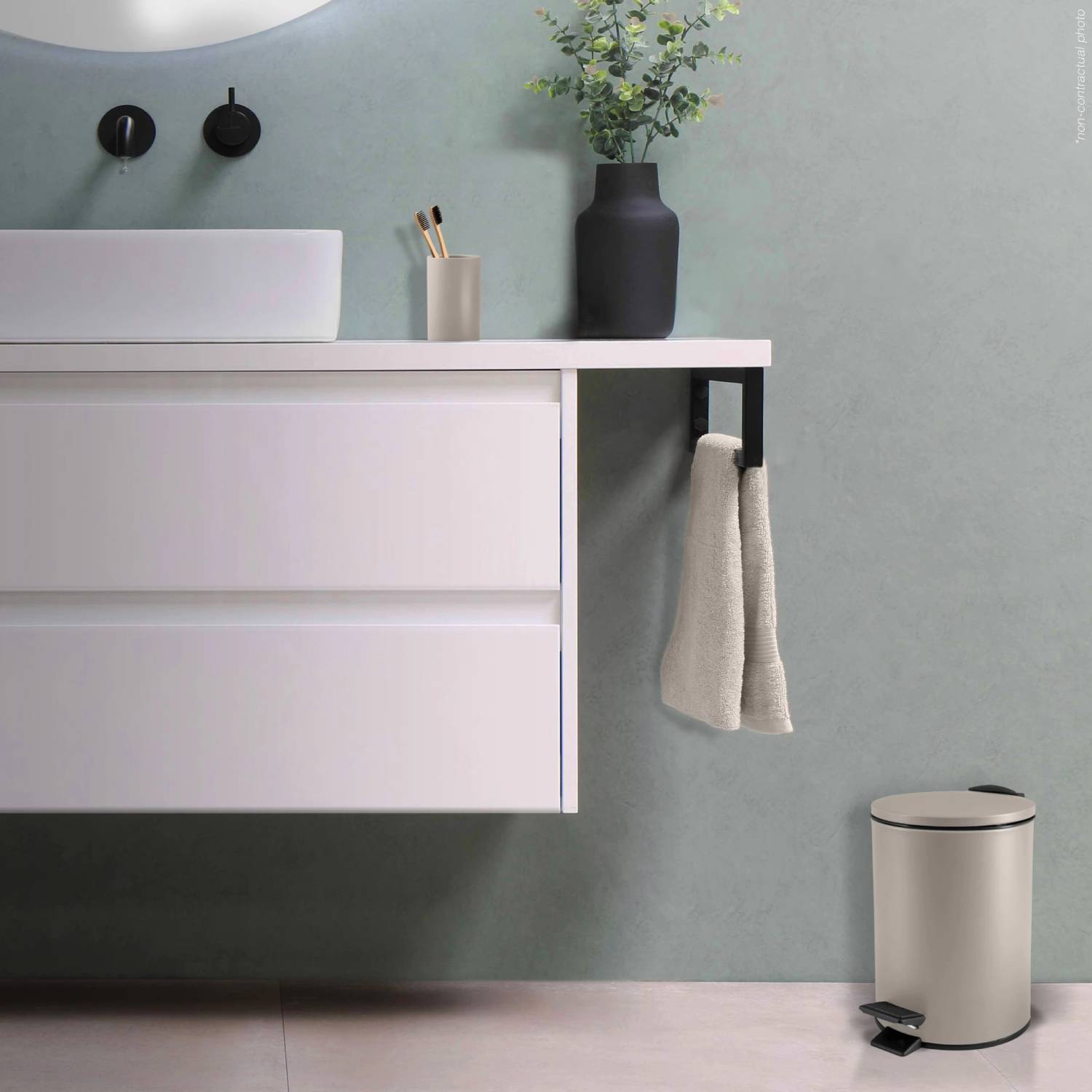 Pattumiera a pedale modello Adelar capienza 3 Litri colore tortora opaco by CeramicStore | Lo specialista del tuo bagno