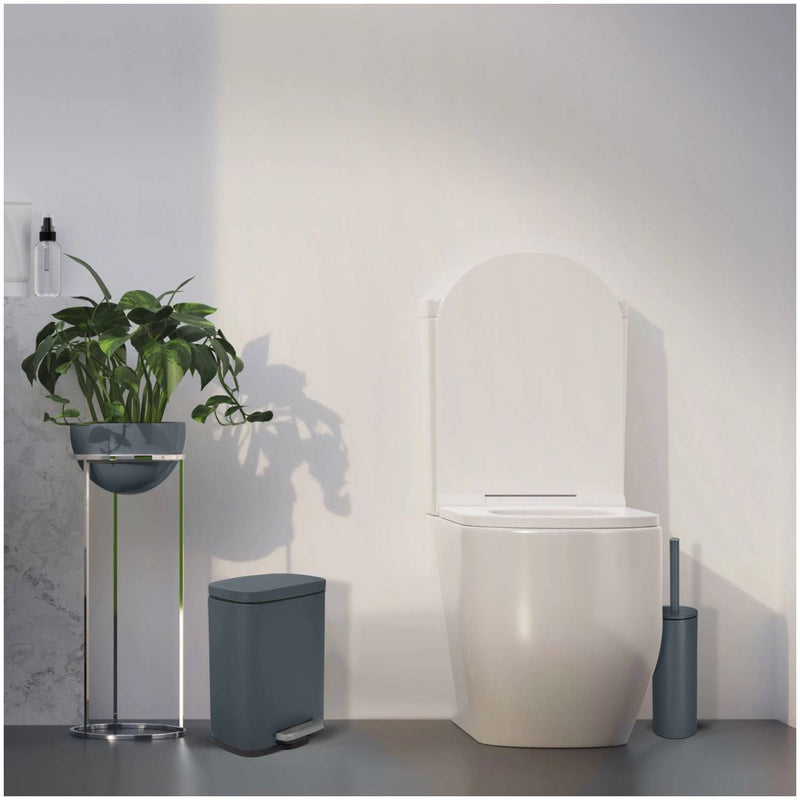 Pattumiera a pedale modello Akira in acciaio capienza 5 litri colore grigio opaco by CeramicStore | Lo specialista del tuo bagno