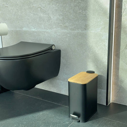Pattumiera a pedale modello Erik in acciaio capienza 5 Litri colore nero by CeramicStore | Lo specialista del tuo bagno