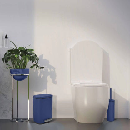 Pattumiera a pedale modello Akira in acciaio capienza 5 litri colore blu opaco by CeramicStore | Lo specialista del tuo bagno