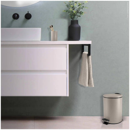Pattumiera a pedale modello Adelar capienza 5 litri colore tortora opaco by CeramicStore | Lo specialista del tuo bagno