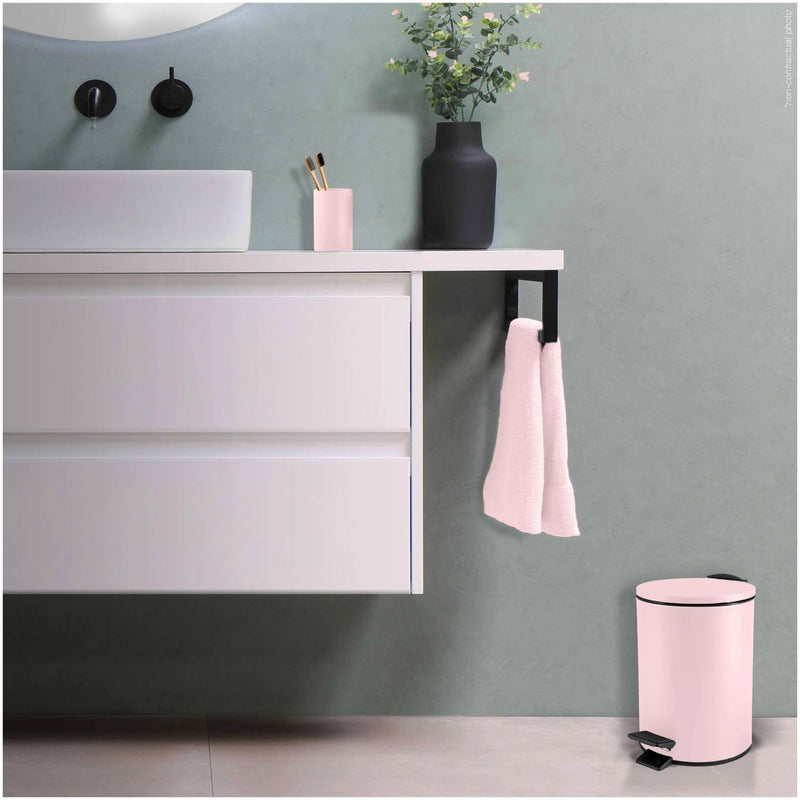 Pattumiera a pedale modello Adelar capienza 3 litri colore rosa pallido opaco by CeramicStore | Lo specialista del tuo bagno