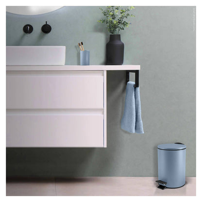 Pattumiera a pedale in acciaio modello Adelar capienza 5 litri colore blu opaco by CeramicStore | Lo specialista del tuo bagno