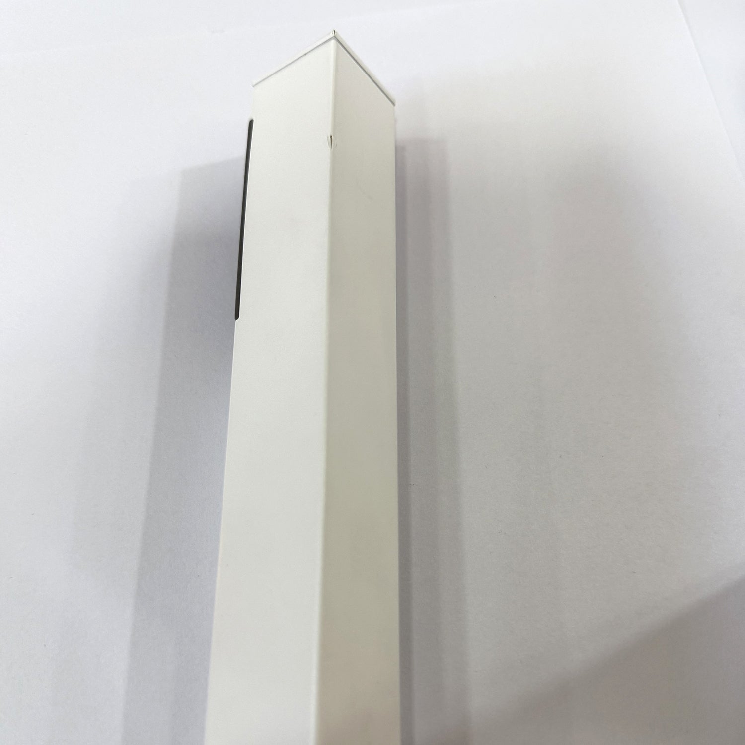 Doccino squadrato con ugelli anticalcare in ottone bianco opaco - VERSIONE OUTLET by CeramicStore | Lo specialista del tuo bagno