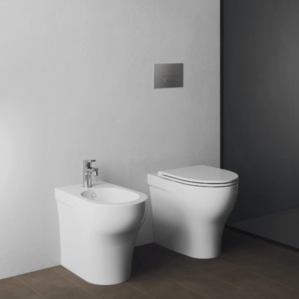 Sanitari filomuro Experience-bidet wc senza brida con scarico traslato e sedile soft close 54