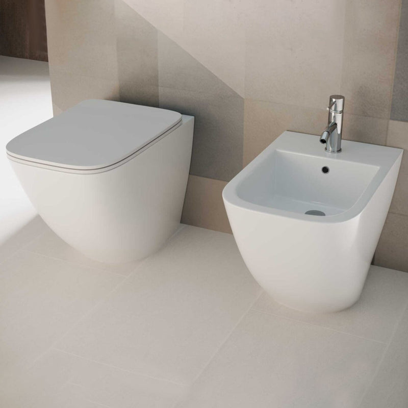 Sanitari filomuro senza brida con copriwater soft close BathCore serie Nilo L 36 x P 52 x H 42 cm - Bianco lucido