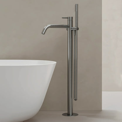 Miscelatore monocomando per vasca centro stanza con kit doccino RubiFlux serie Aria - Acciaio Satinato by CeramicStore | Lo specialista del tuo bagno