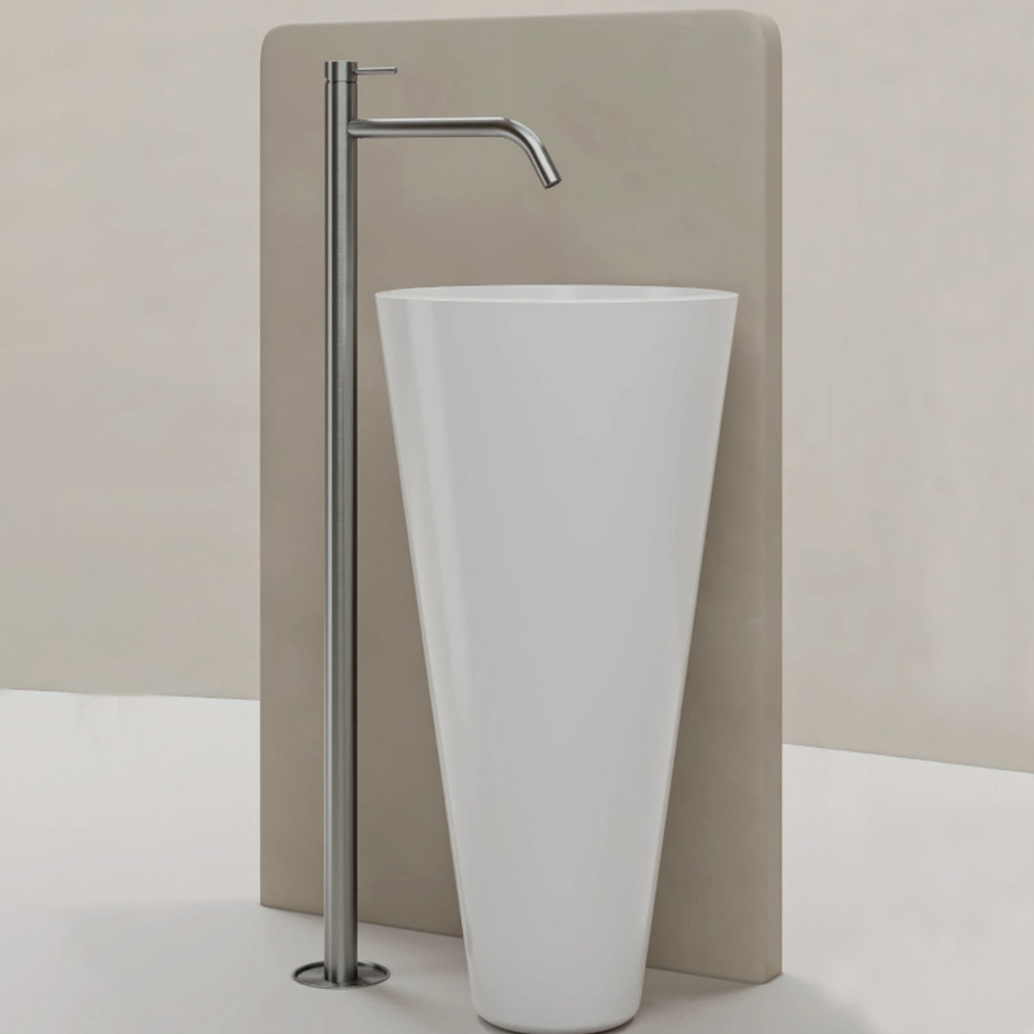 Miscelatore monocomando lavabo freestanding RubiFlux serie Aria - Acciaio Satinato by CeramicStore | Lo specialista del tuo bagno