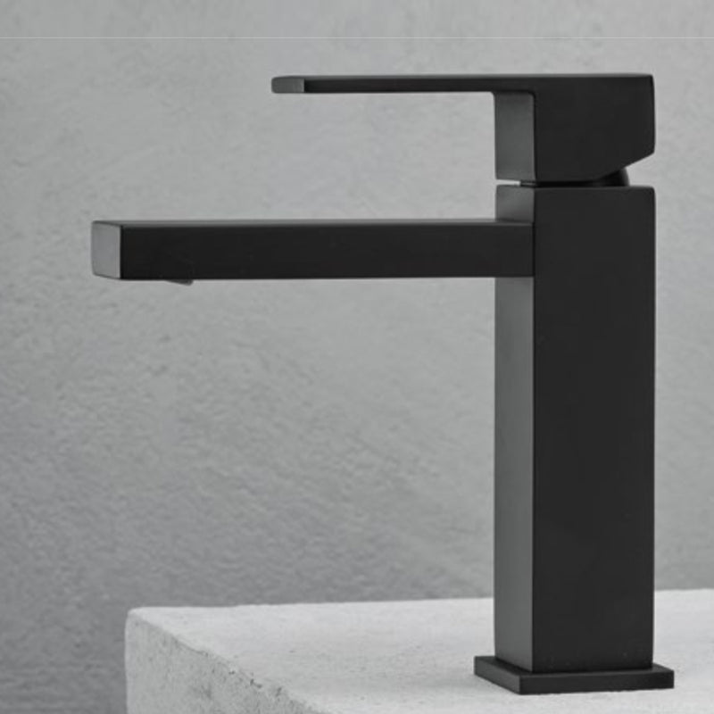 Miscelatore lavabo in ottone verniciato nero opaco senza scarico Perla Nera by CeramicStore | Lo specialista del tuo bagno