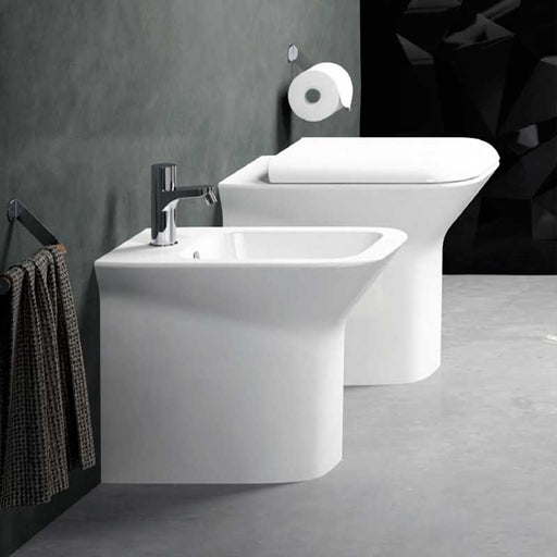 Sanitari filoparete con sedile tradizionale di Ceramica Azzurra modello Prua