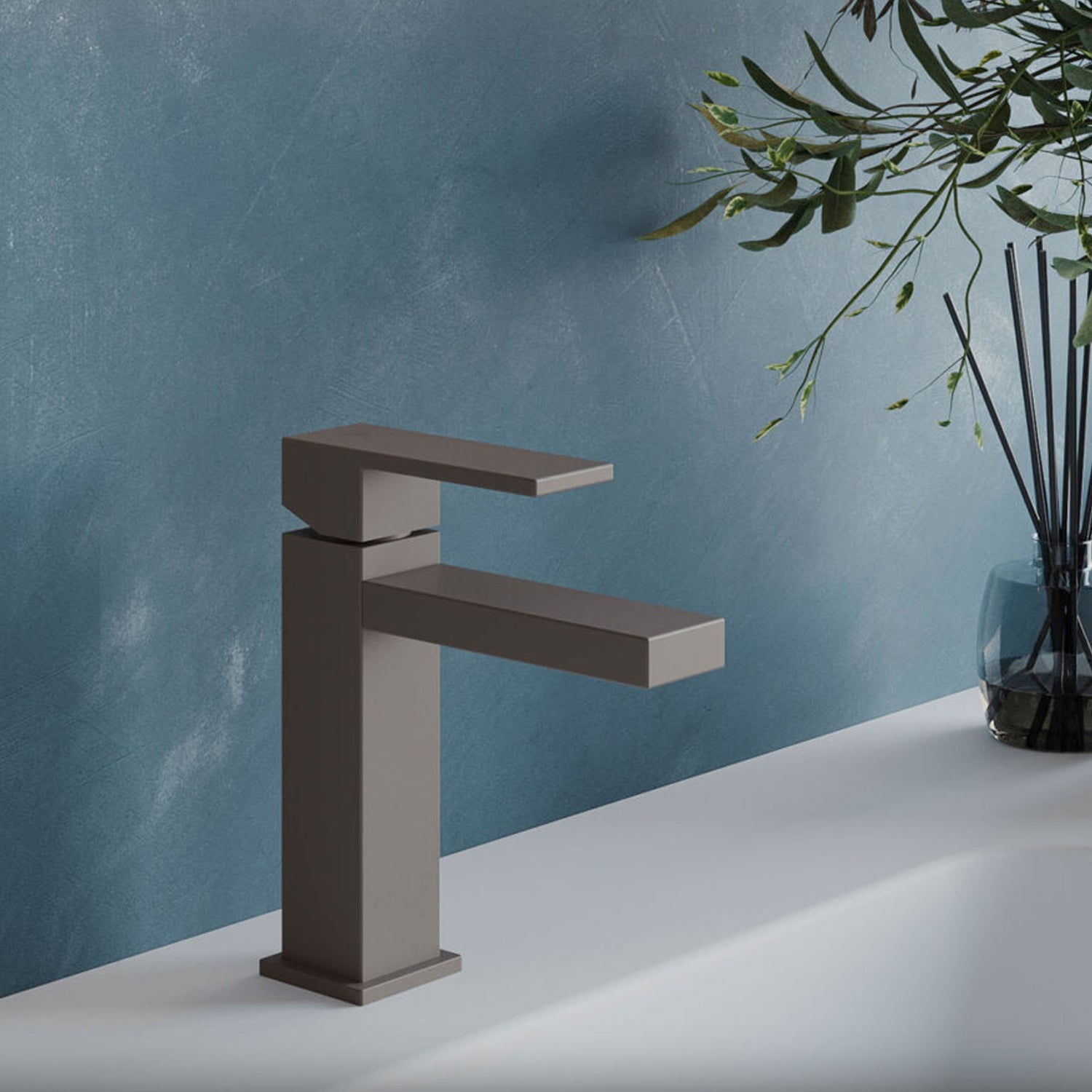 Miscelatore lavabo monocomando RubiFlux Square Mud con piletta di scarico click-clack - Grigio Fango by CeramicStore | Lo specialista del tuo bagno