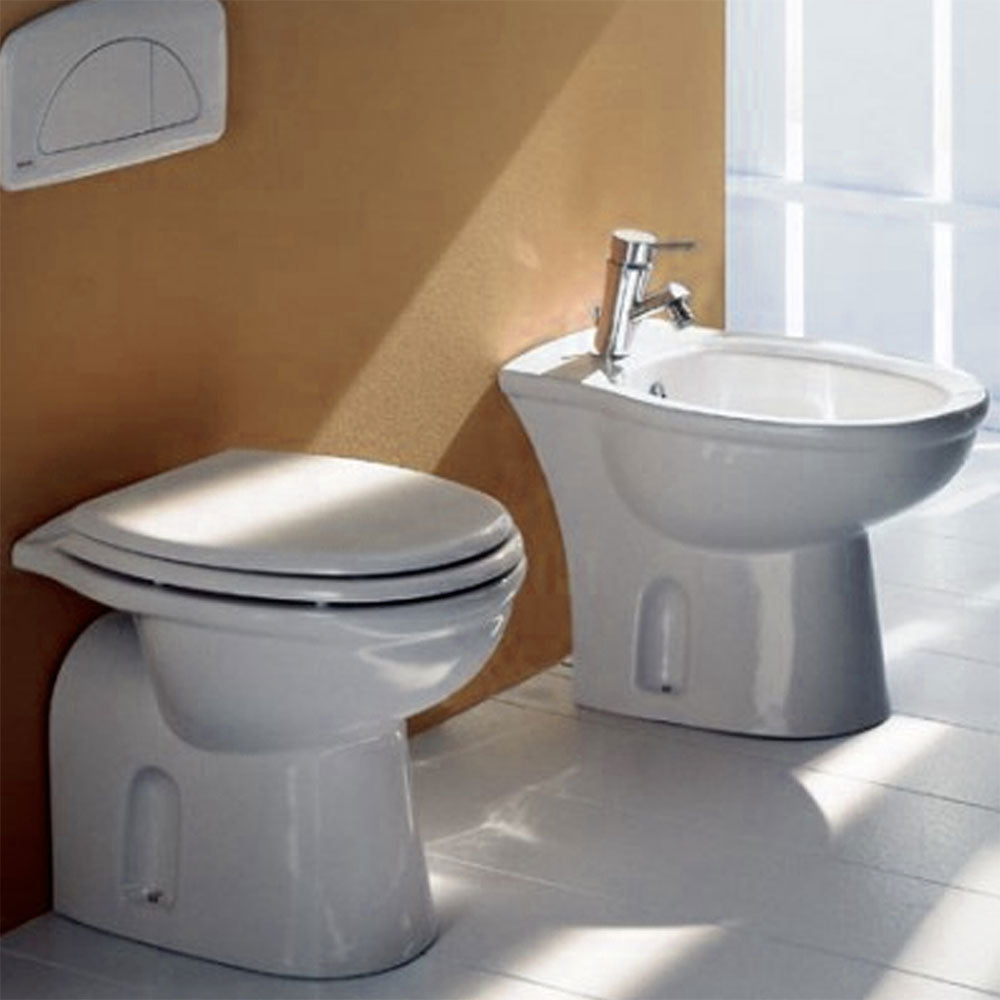 Sanitari bagno a terra distanziati da parete Rak Karla wc
