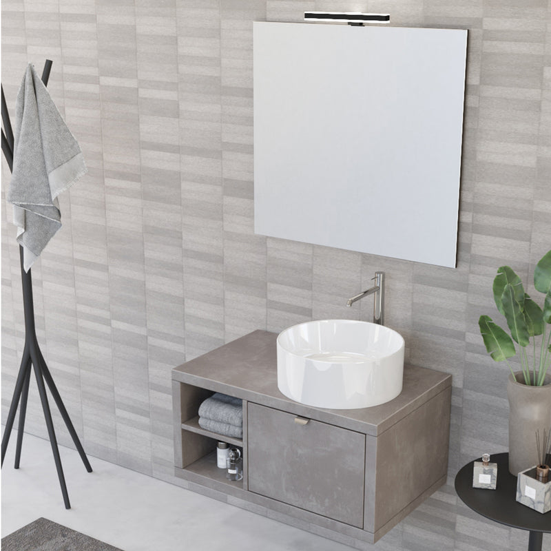 Composizione bagno sospesa Nyumba a 1 cassetto e vano a giorno con lavabo, specchio e lampada LED e pensile 80x40 cm grigio caldo by CeramicStore | Lo specialista del tuo bagno