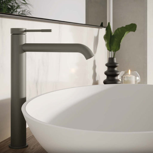 Miscelatore lavabo monocomando alto RubiFlux York Mud con piletta di scarico click-clack - Grigio Fango by CeramicStore | Lo specialista del tuo bagno