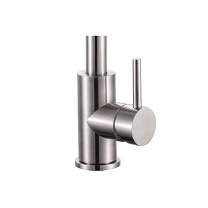 Miscelatore cucina con canna girevole serie TriaSix in acciaio 316 spazzolato by CeramicStore | Lo specialista del tuo bagno