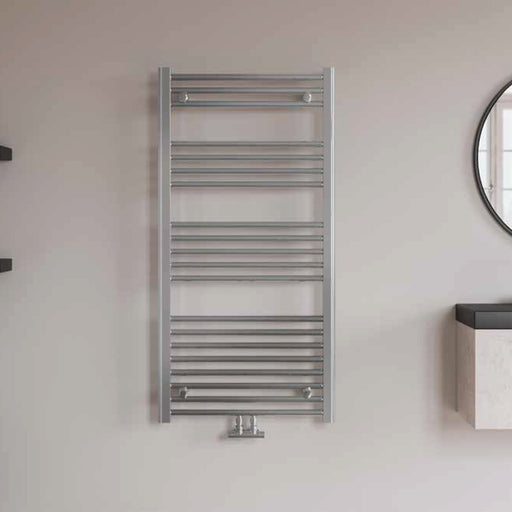 Termoarredo idraulico modello Bolzano 1188x600 dritto con attacchi centrali 50 mm - Cromo by CeramicStore | Lo specialista del tuo bagno